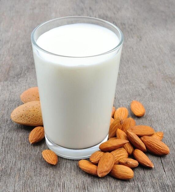 What is the best time to drink almond milk? 