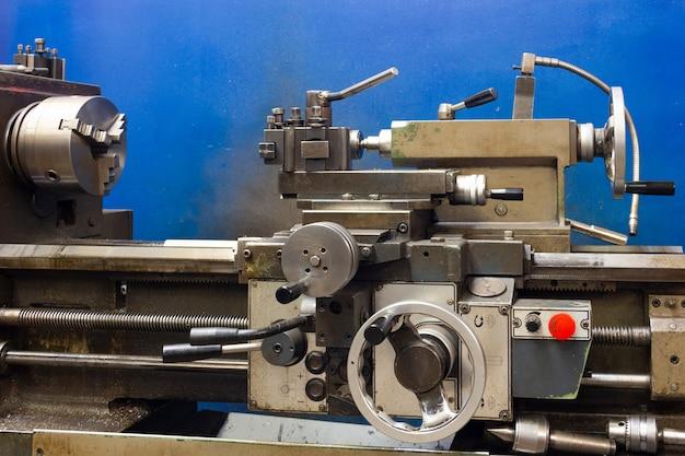 What is a lathe machine and the functions of the part? 
