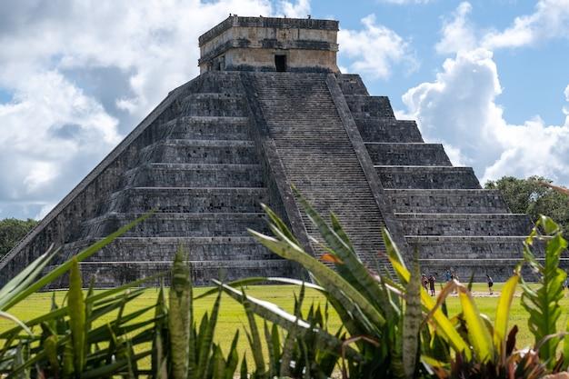 What were 3 major achievements of the Mayan civilization? 