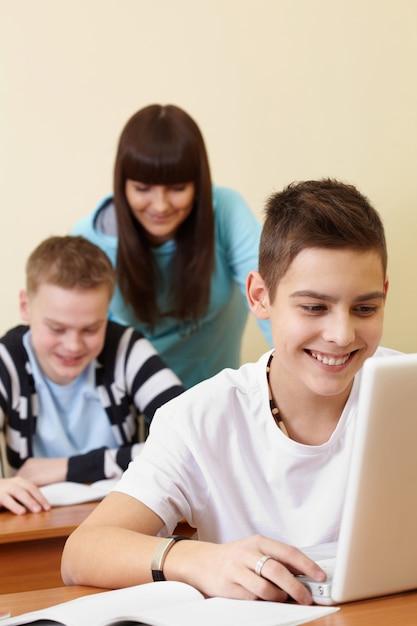 What are the benefits of laptops for students? 