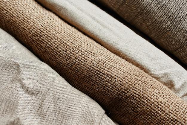 What is the difference between burlap and canvas? 