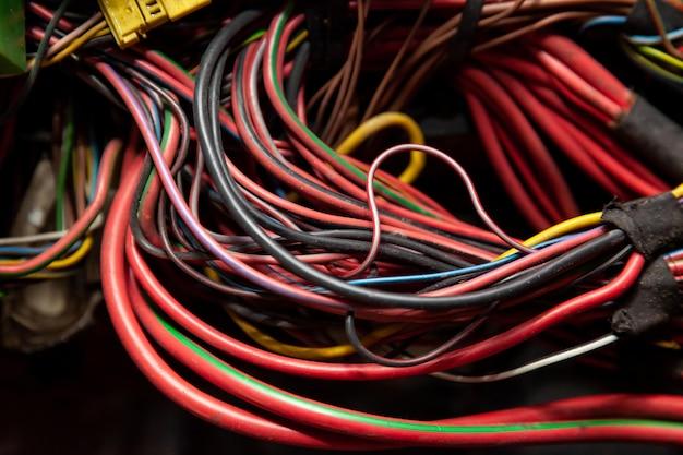 Can you connect red and black wires together? 