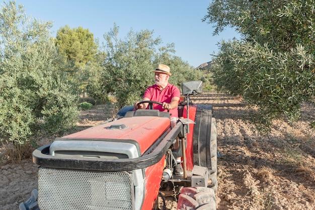 Can you drive a tractor without a Licence? 