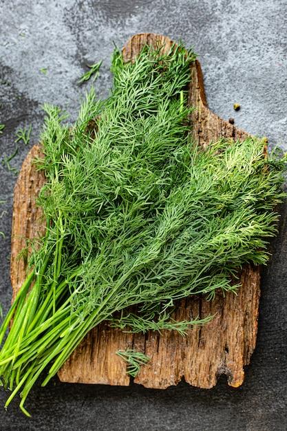 Can you freeze fresh dill for later use? 