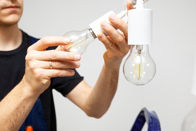 Can you get electrocuted from changing a light bulb? 