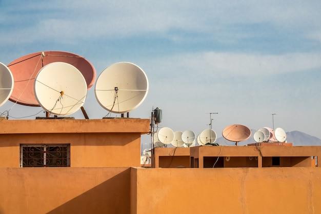 Can you have 2 satellite dishes? 