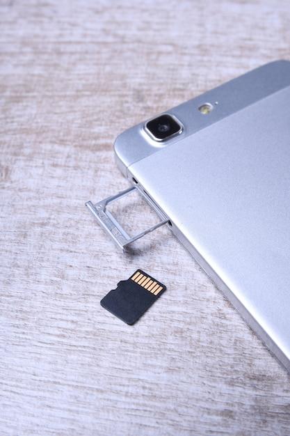 Can you put a micro SD card in an iPhone 4s? 