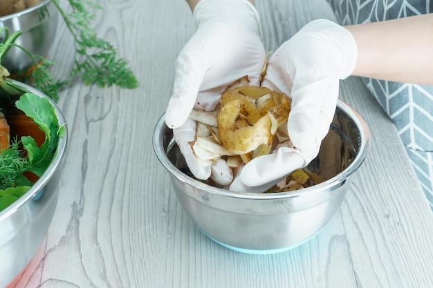 Can you store potato salad in a metal bowl? 