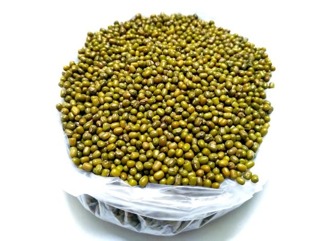 Can you substitute whole mung beans for split? 