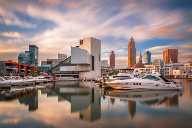 Can you take a boat from Cleveland to Detroit? 