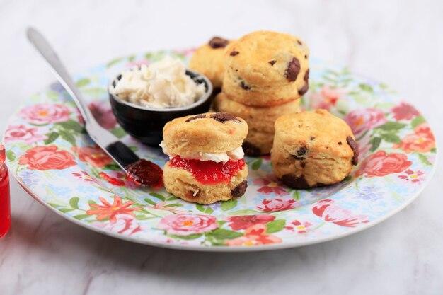 Can you use milk instead of heavy cream for scones? 