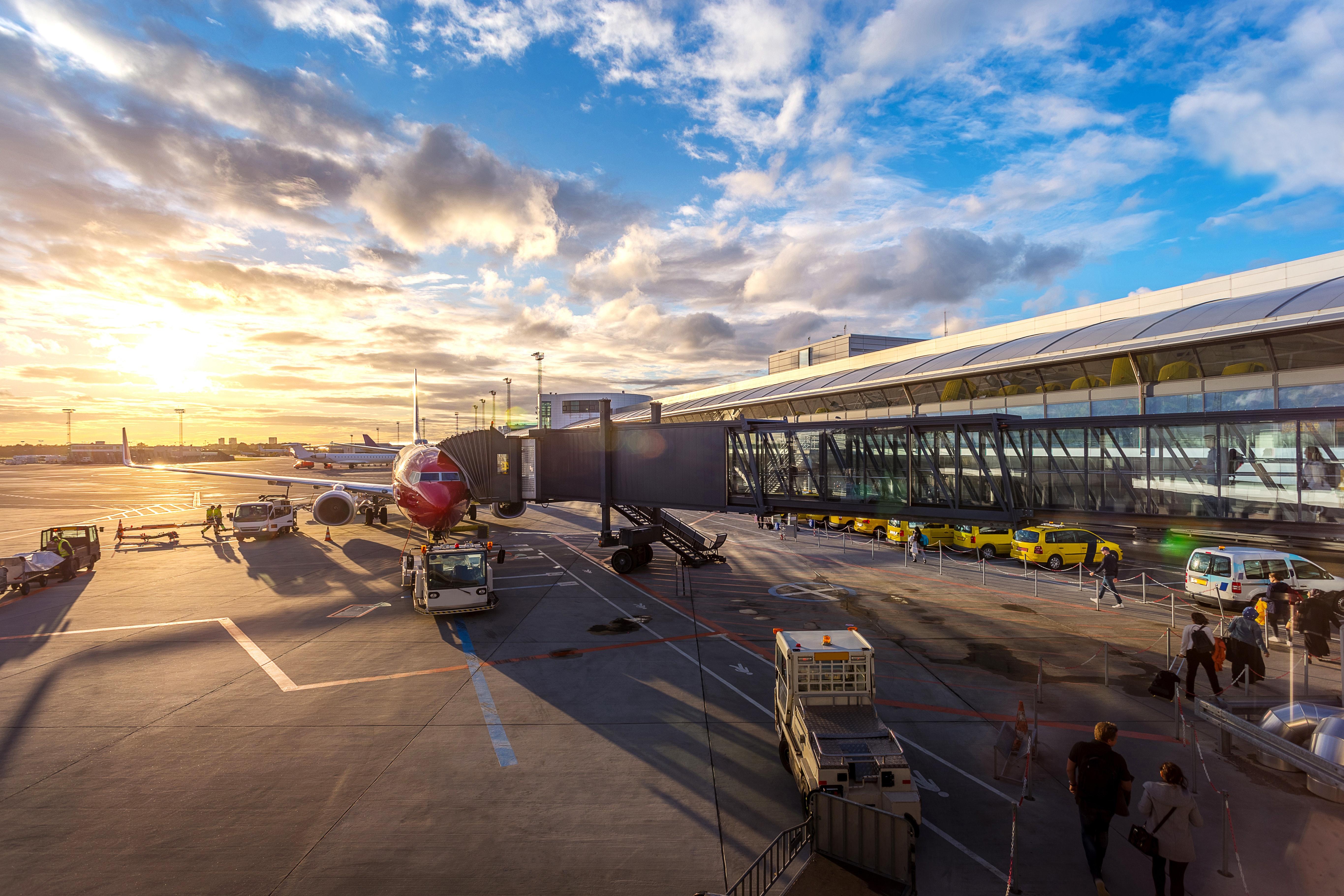 Can you walk between terminals at JFK? 