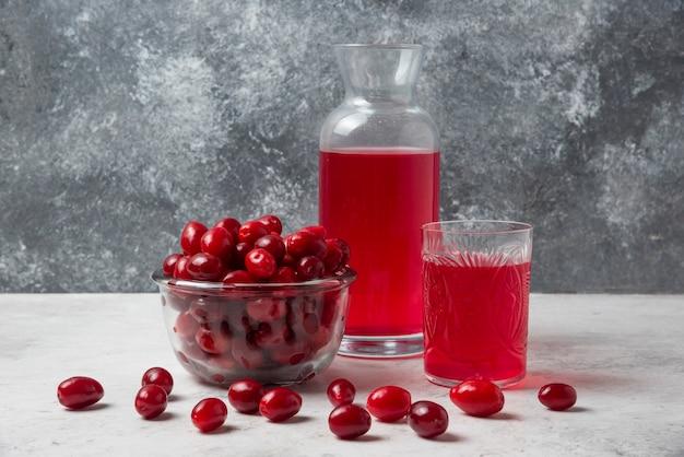 Does cranberry juice change color of urine? 