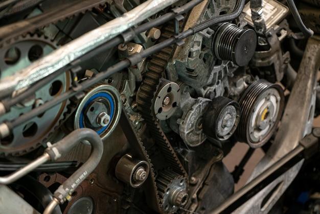 Does Ford have timing belt or chain? 