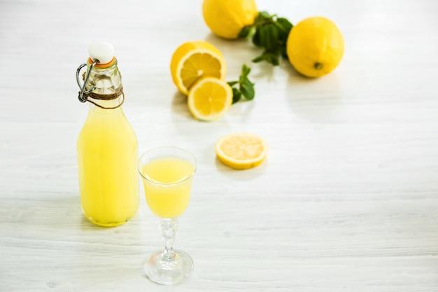 Does lemon juice and vinegar remove stains? 