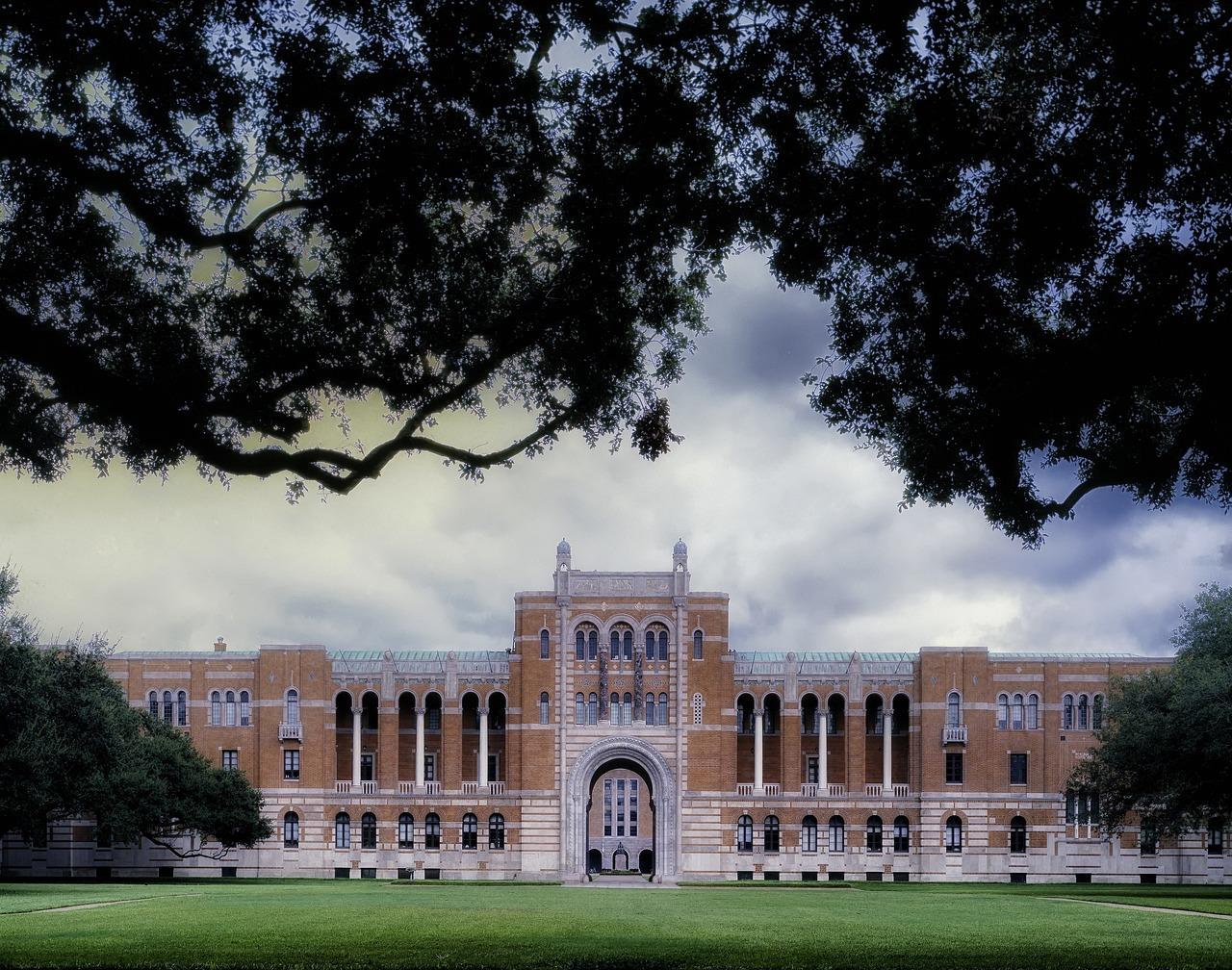 Does Rice University require essays? 