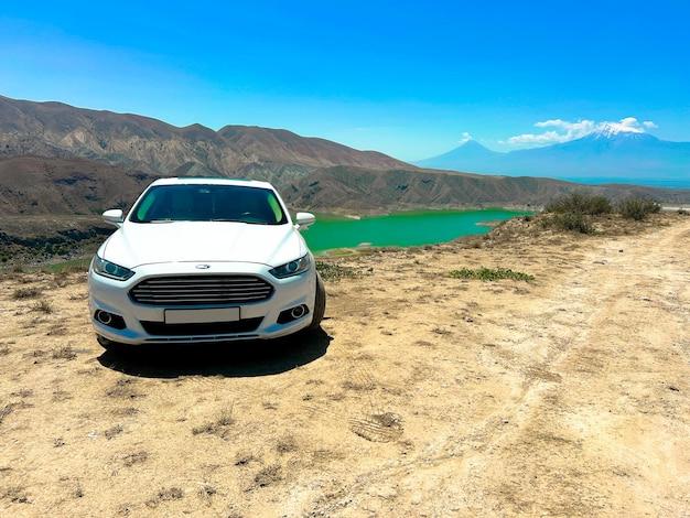 Does the 2014 Ford Fusion SE have a backup camera? 