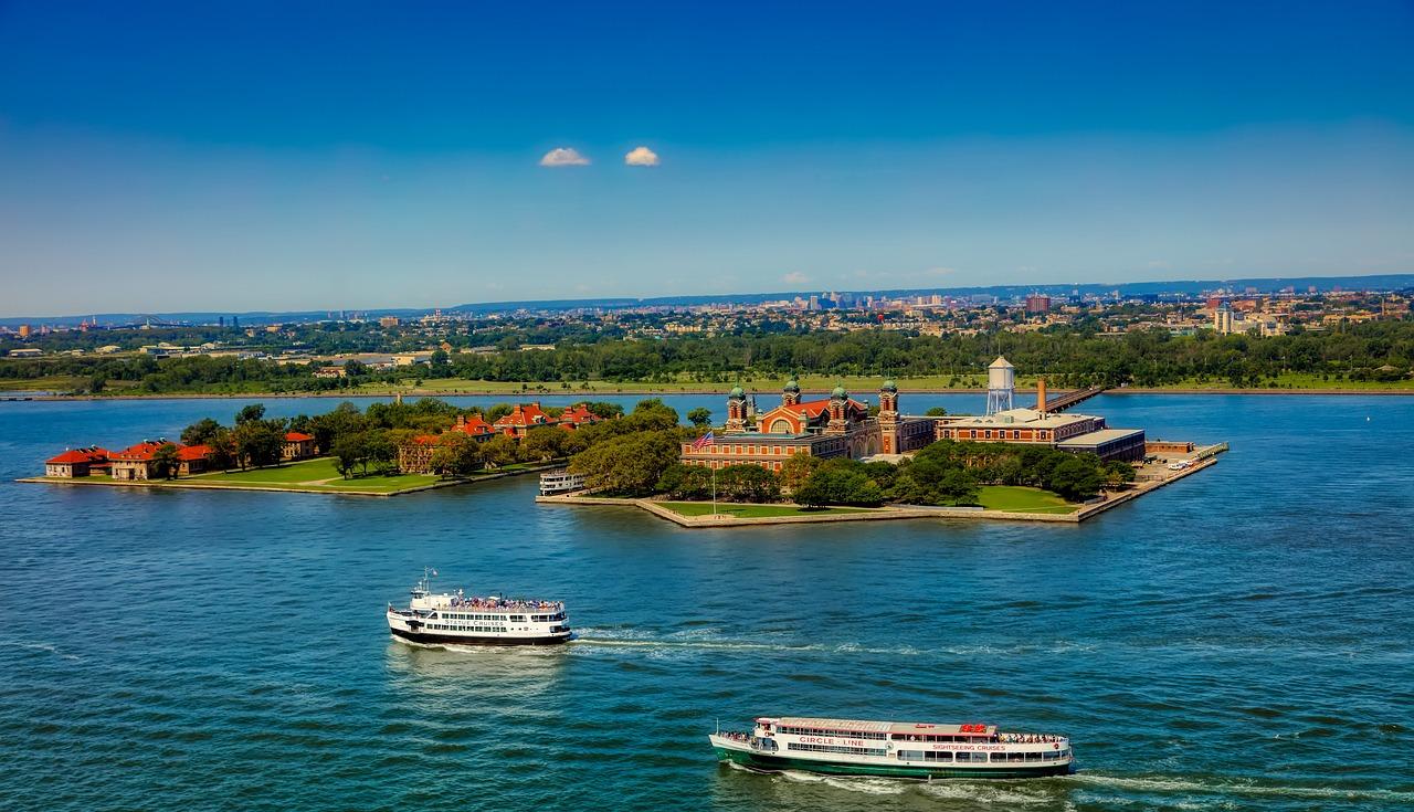 What was the main difference between Ellis Island and Angel Island? 