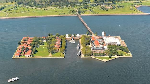 What was the main difference between Ellis Island and Angel Island? 