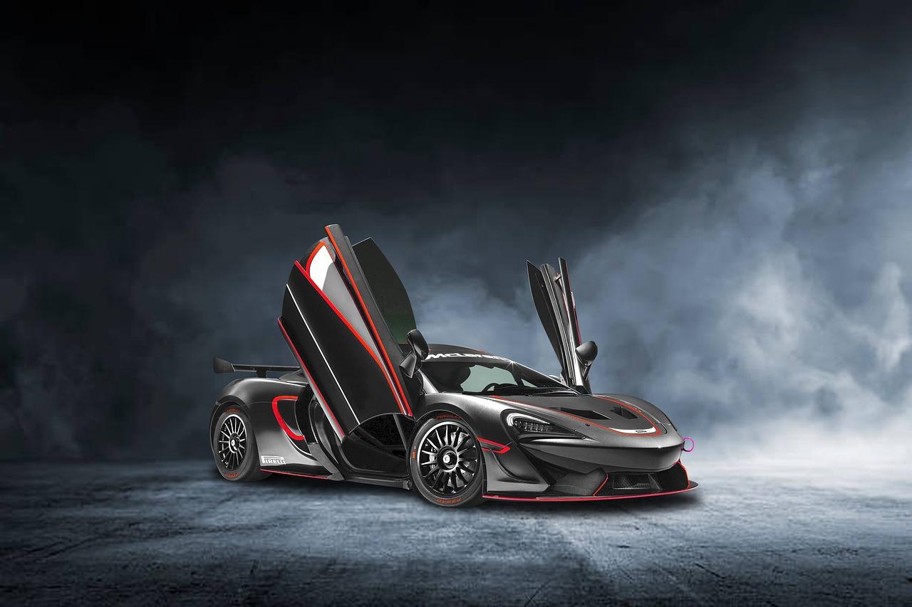 Who is faster McLaren or Lamborghini? 