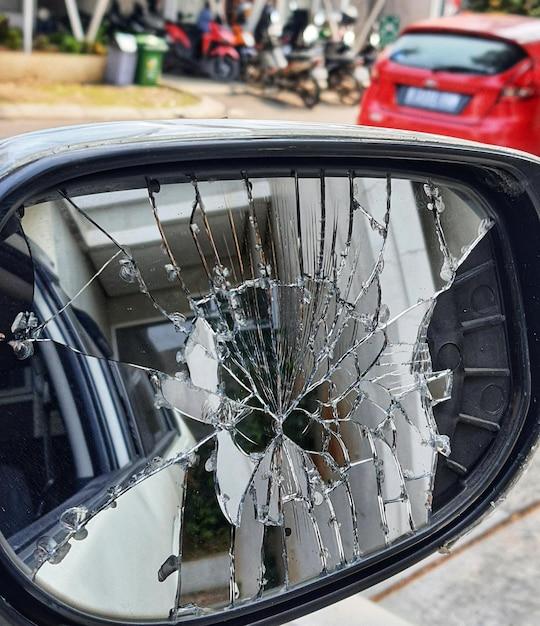 How much does it cost to fix a broken rear view mirror? 