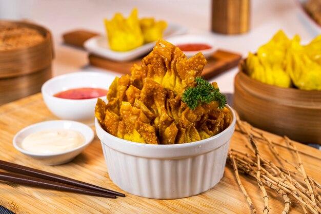 What is the difference between fried wonton and crab rangoon? 