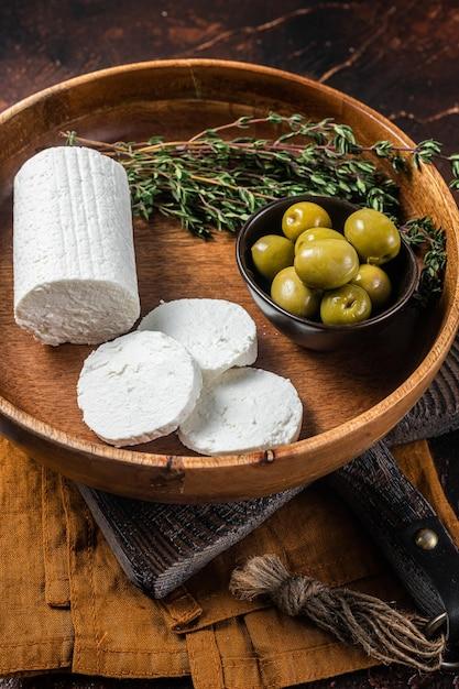 How long does goat cheese last past expiration date? 