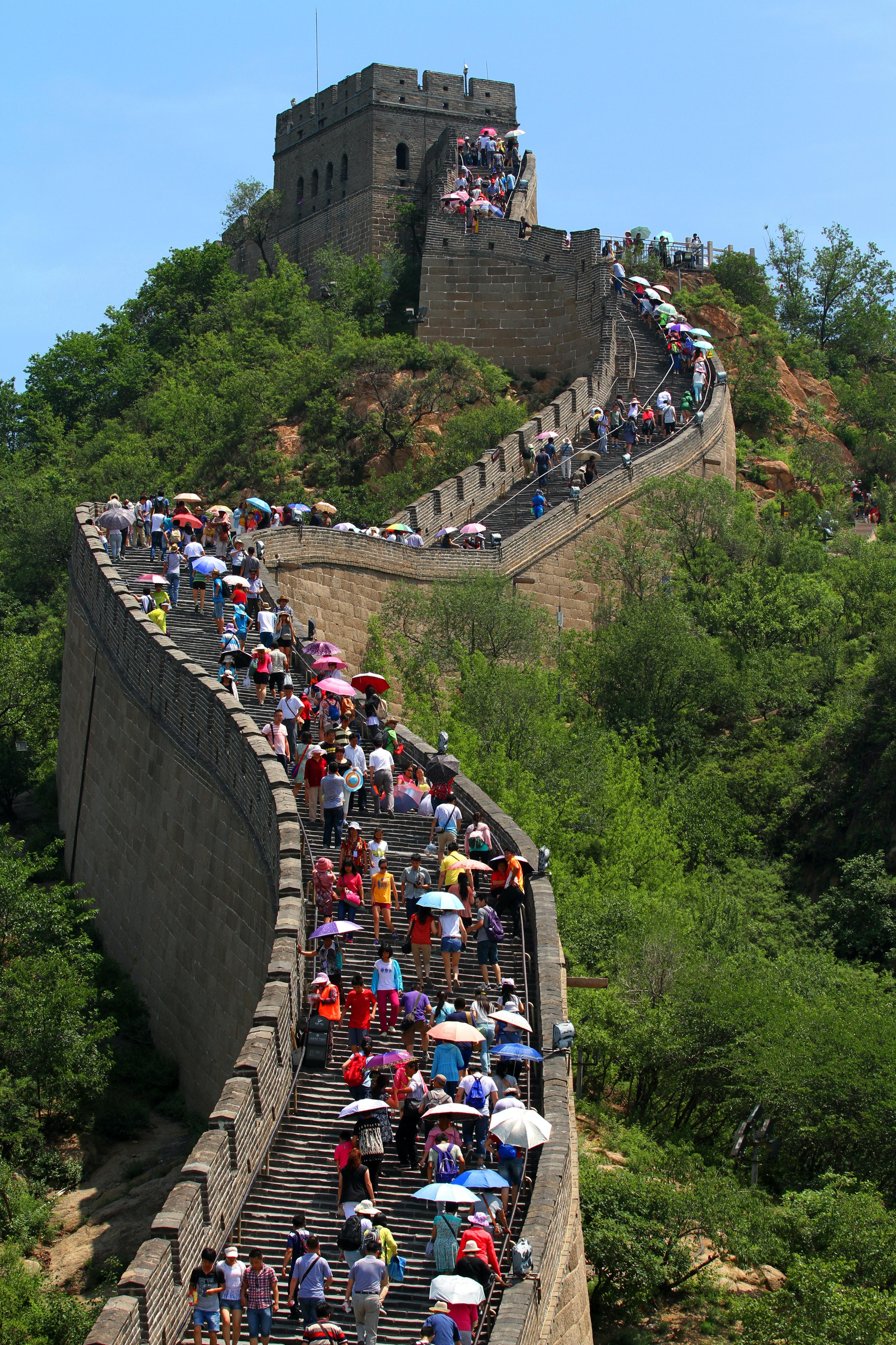 How did the Great Wall have negative effects on the people? 