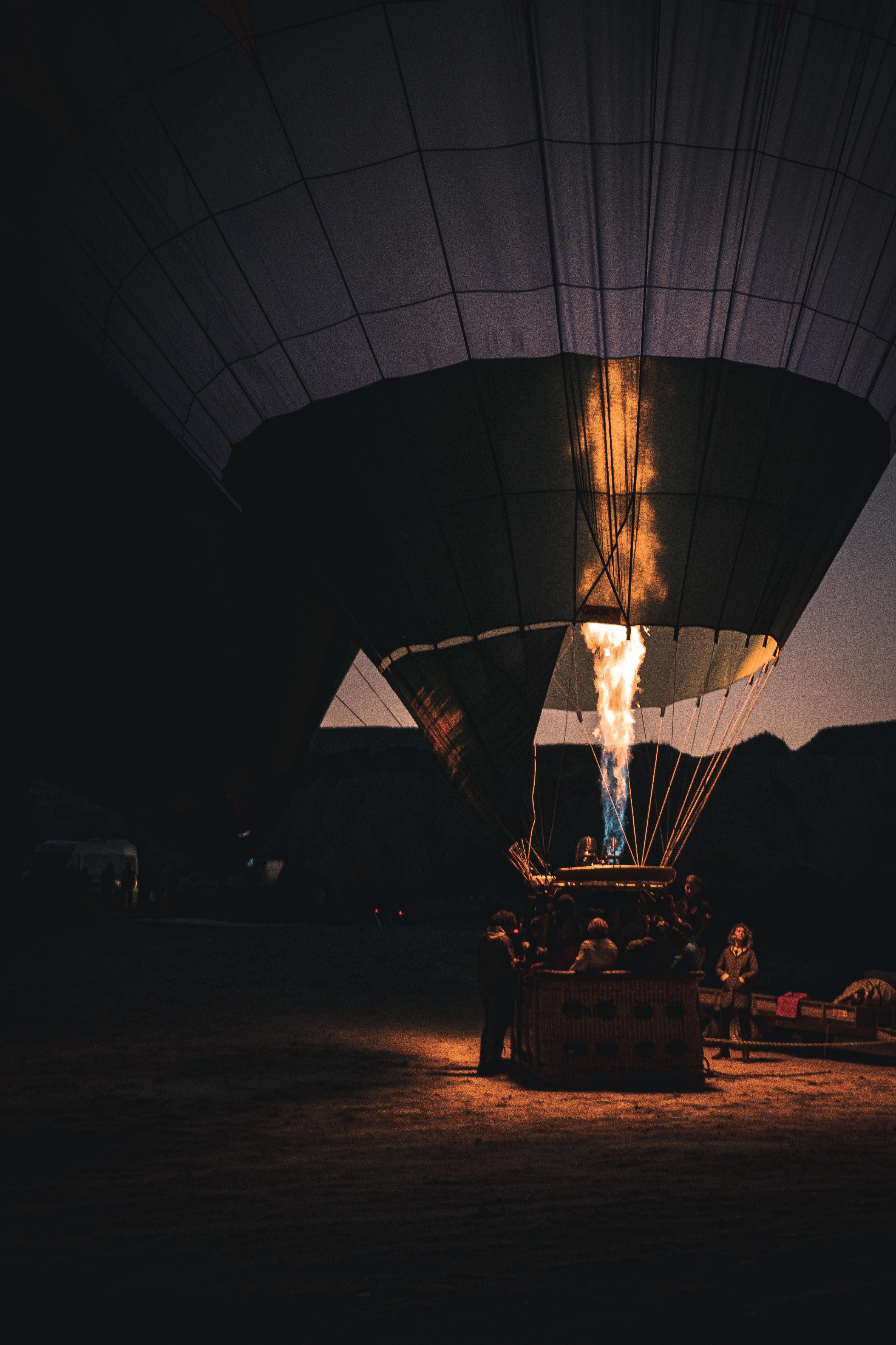 Which gas law best explains how hot air balloons fly? 