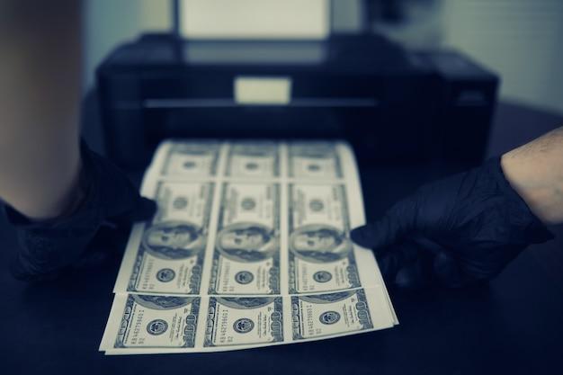 How do you print fake money? 