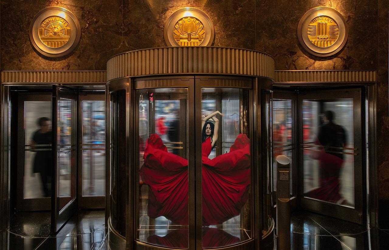 How fast does the elevator go in the Empire State Building? 
