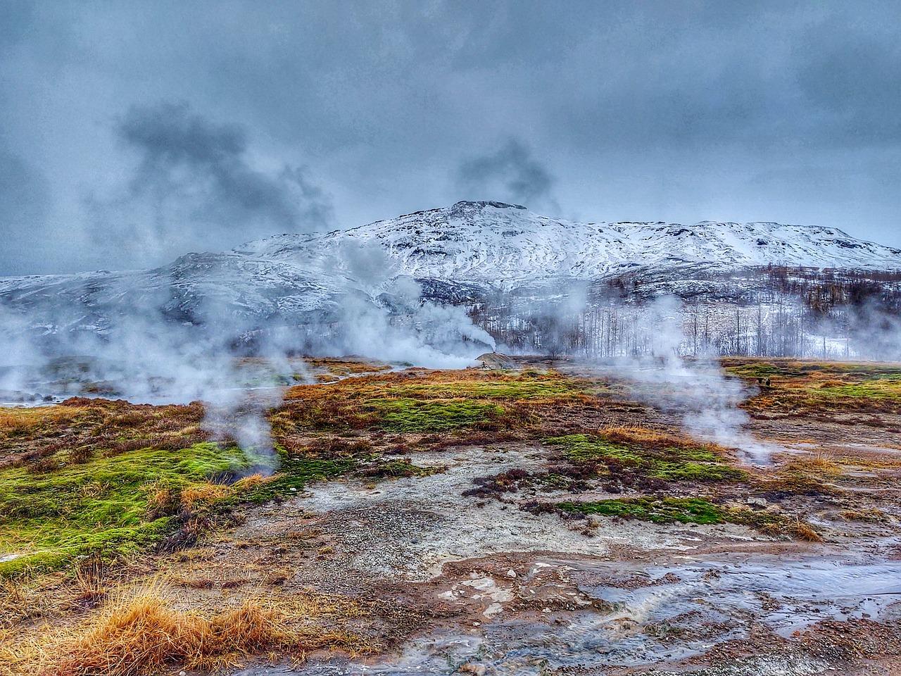 How do Icelanders heat their homes? 