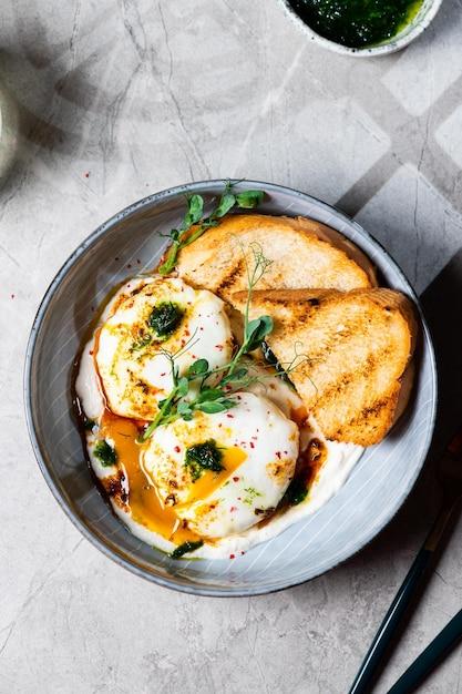 How long can poached eggs stay in the fridge? 