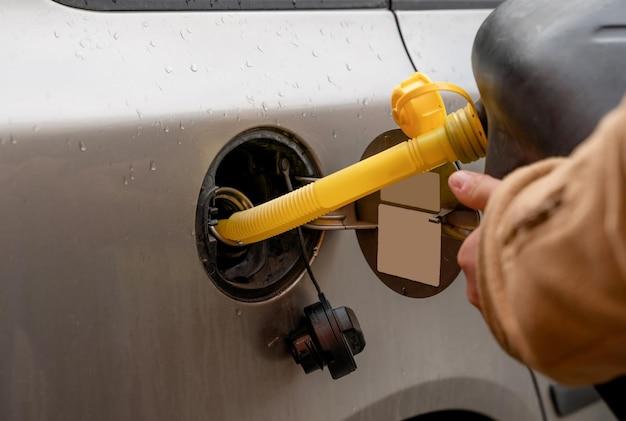 How long does it take to replace a fuel tank? 
