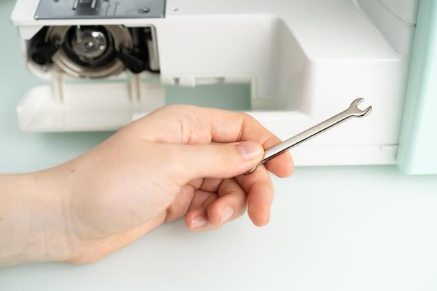 How long does sewing machine oil last? 