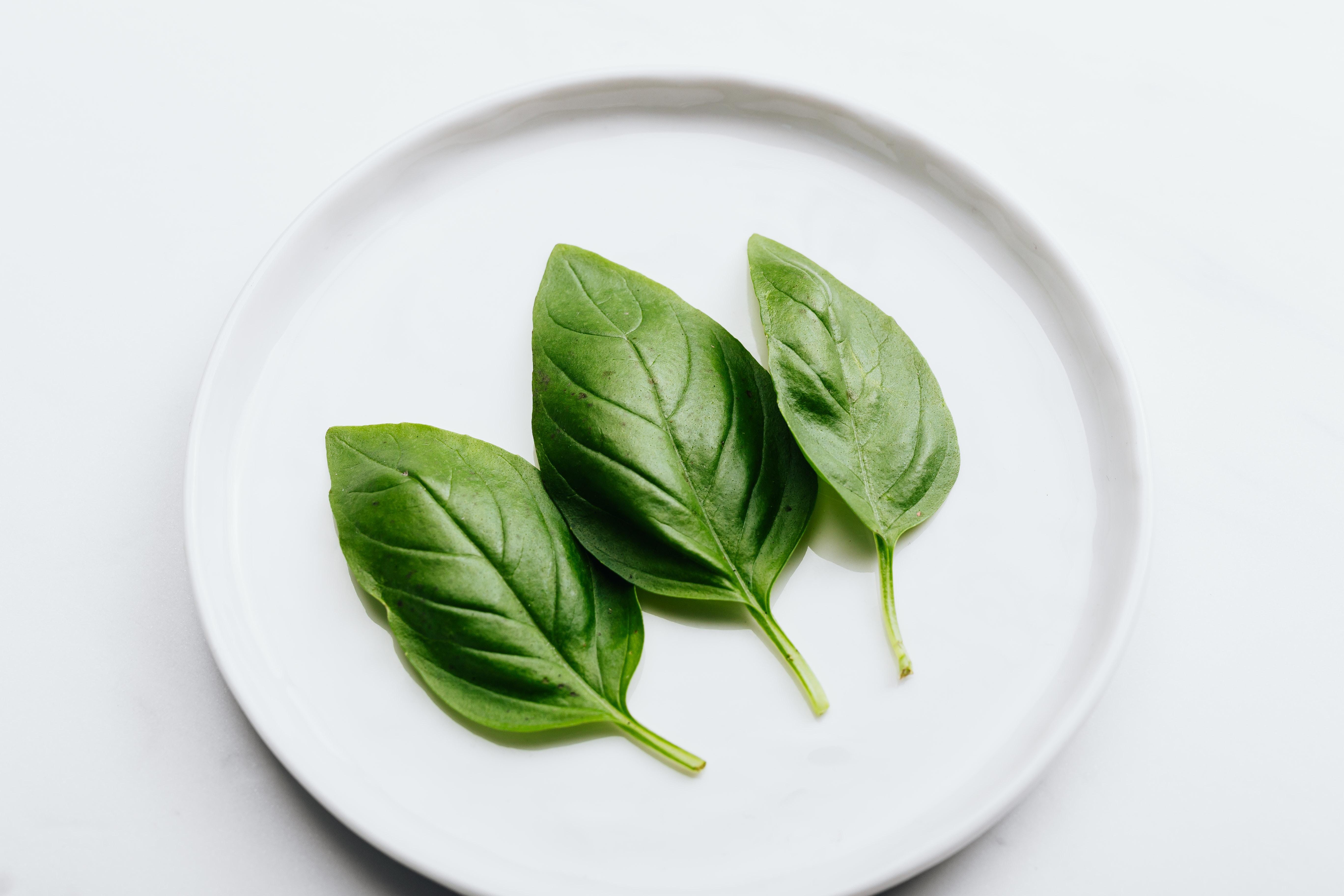 How many basil leaves make a tablespoon? 