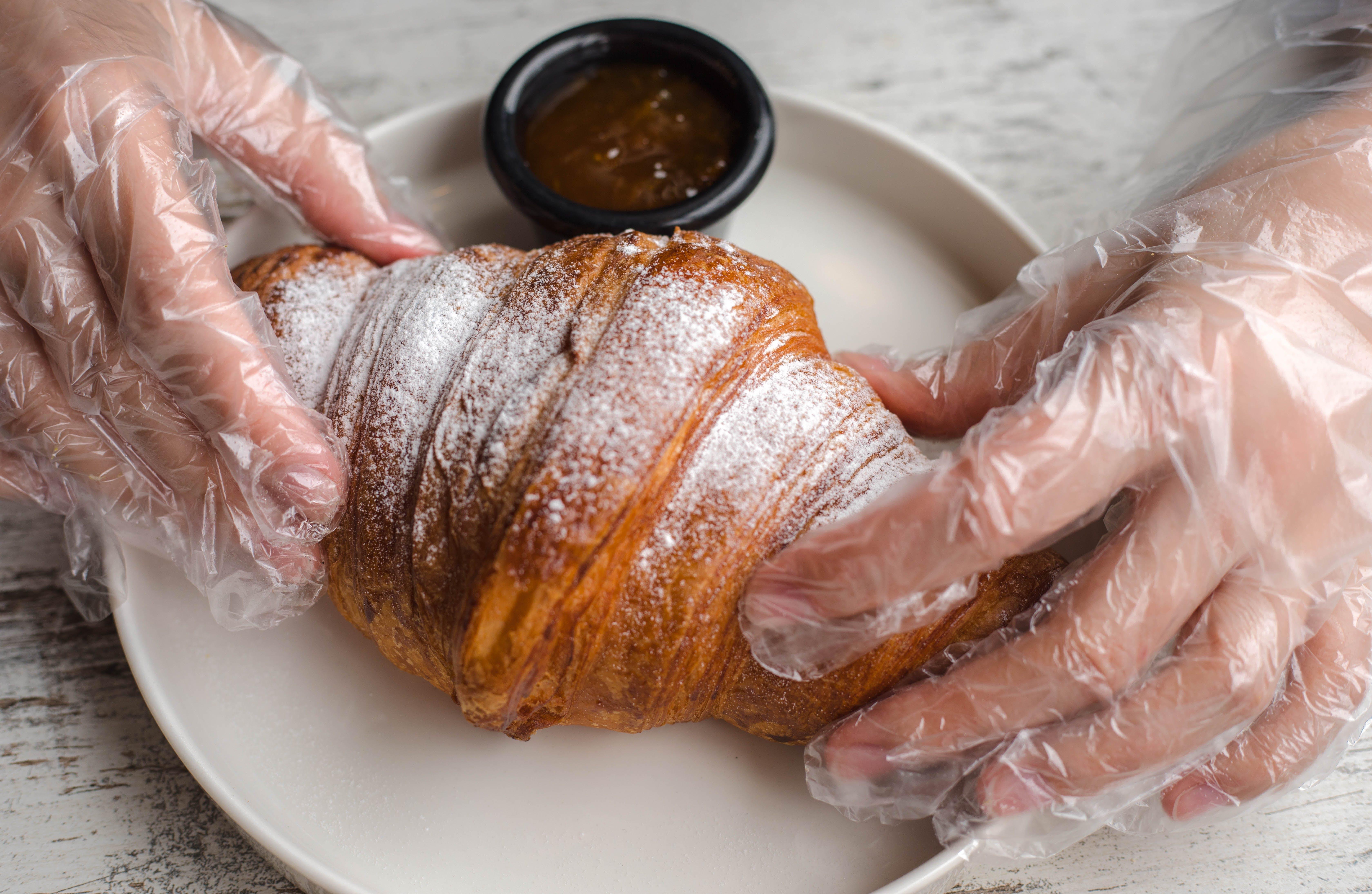 How many cups are there in 1 kilo of powdered sugar? 