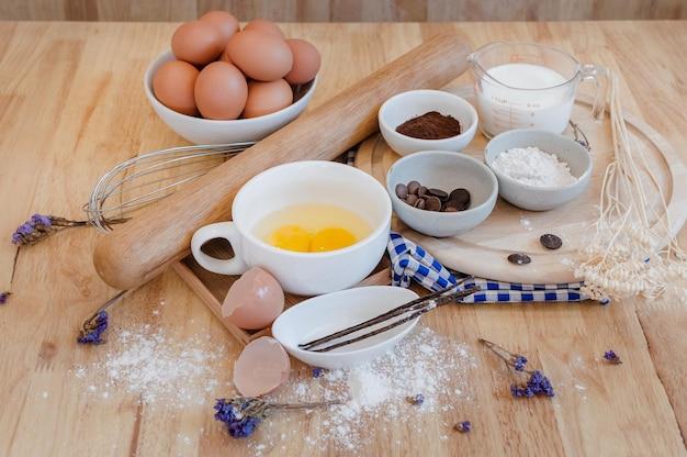 How many cups is 6 oz of flour? 