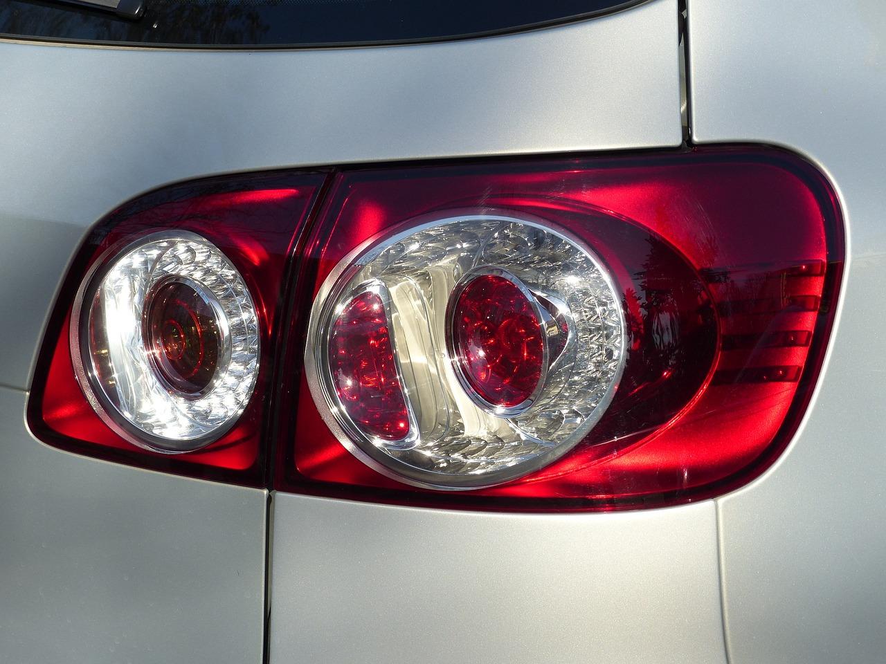 How many reverse lights does a golf have? 