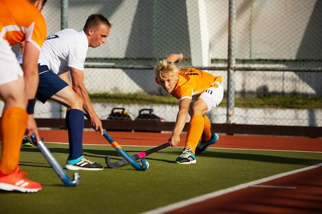 How much do pro field hockey players get paid? 