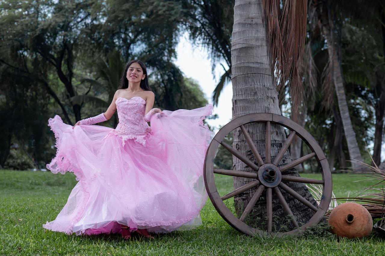 How much does a small quinceanera cost? 