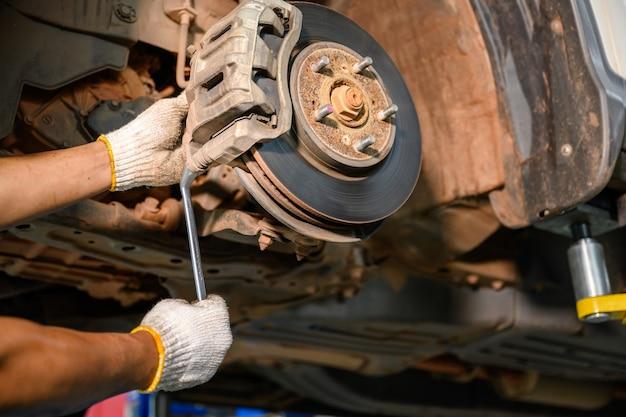 How much does it cost to replace brake lines in a car? 