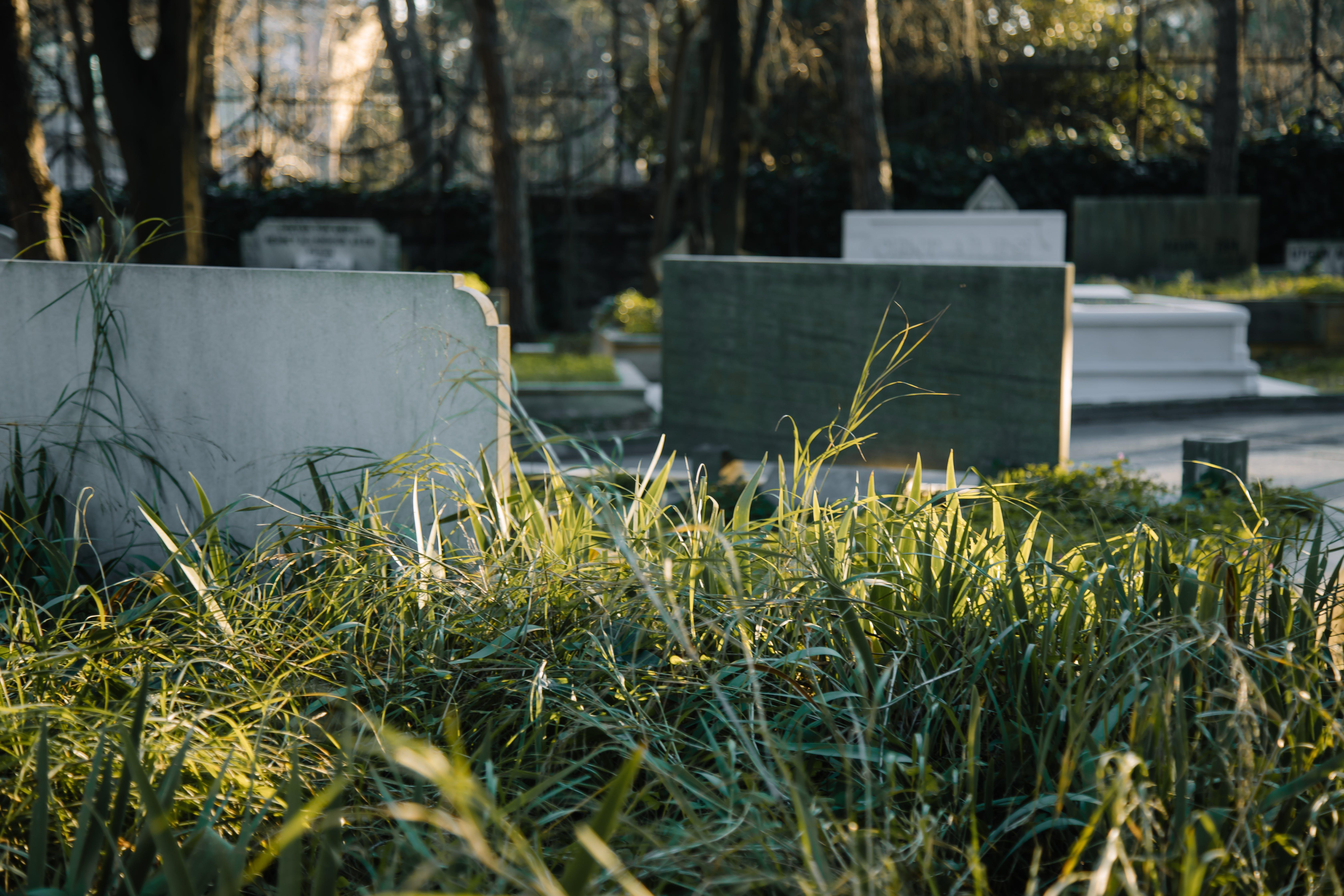 How much does it cost to repair a gravestone? 