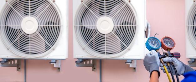 How much refrigerant does an AC unit hold? 