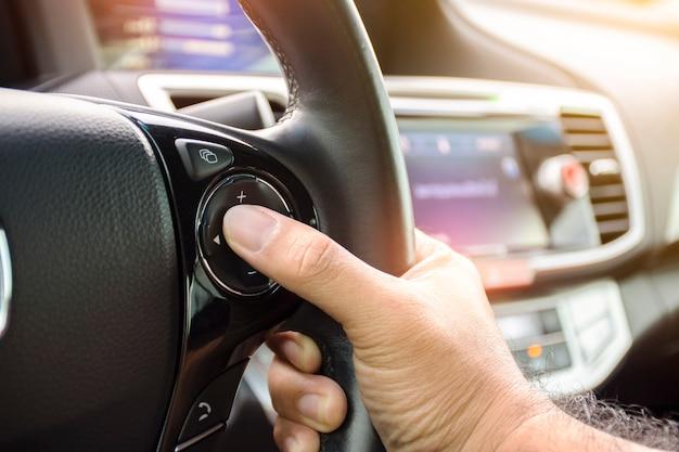 How do you adjust a zero turn steering wheel? 