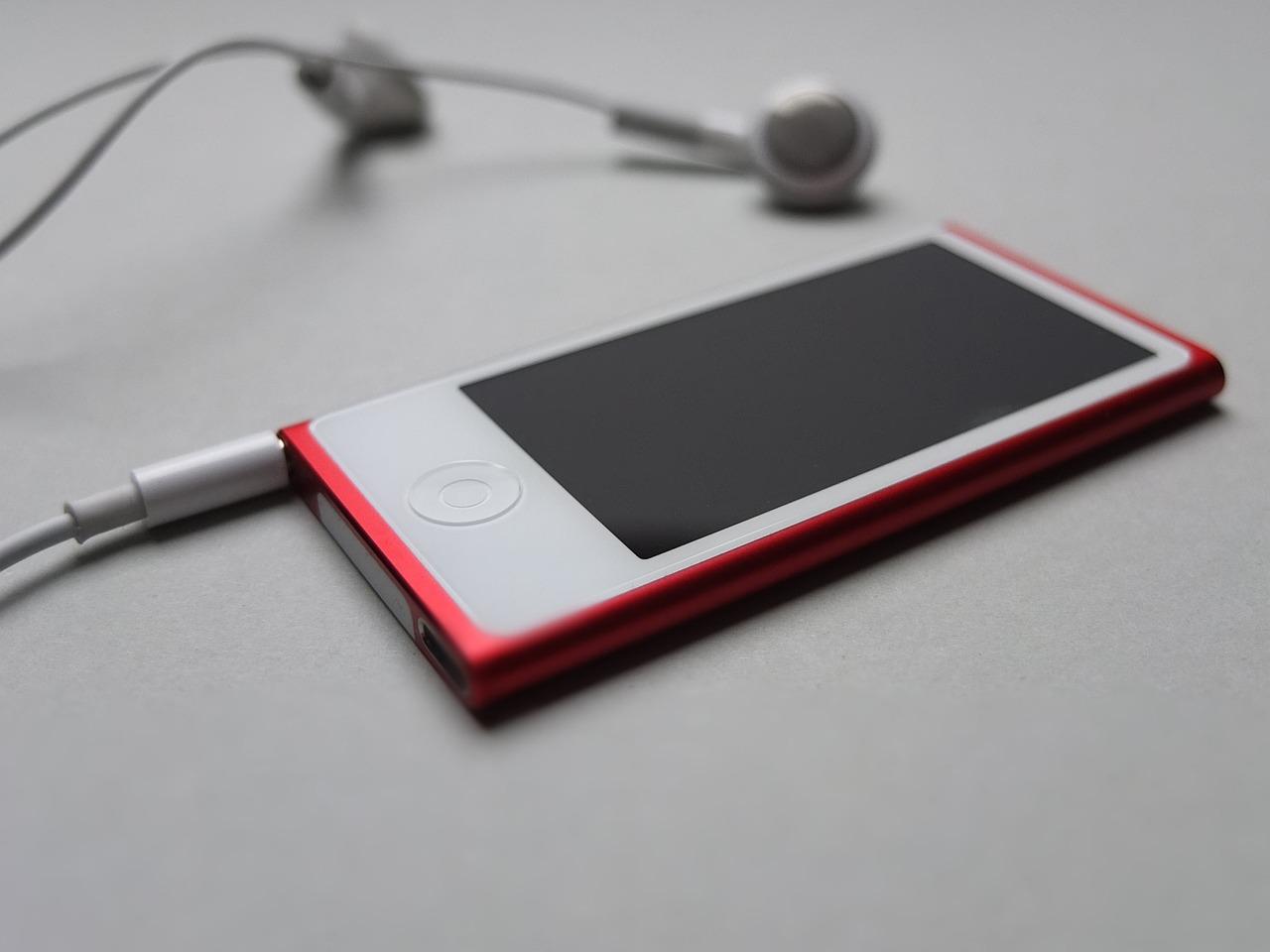 How do I charge iPod nano? 