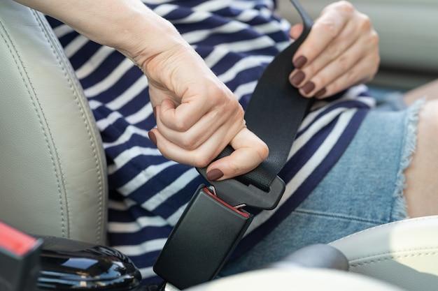 How do you fix a loose seat belt? 