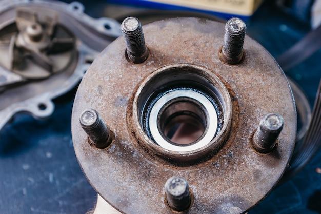 How do you tell which wheel bearing is bad front or back? 