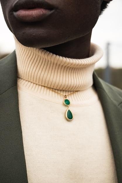 How do you make a necklace not turn your neck green? 