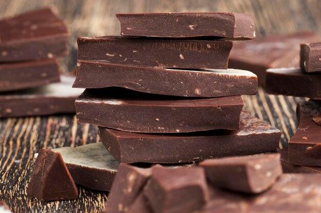 How do you make chocolate from scratch from cocoa powder? 